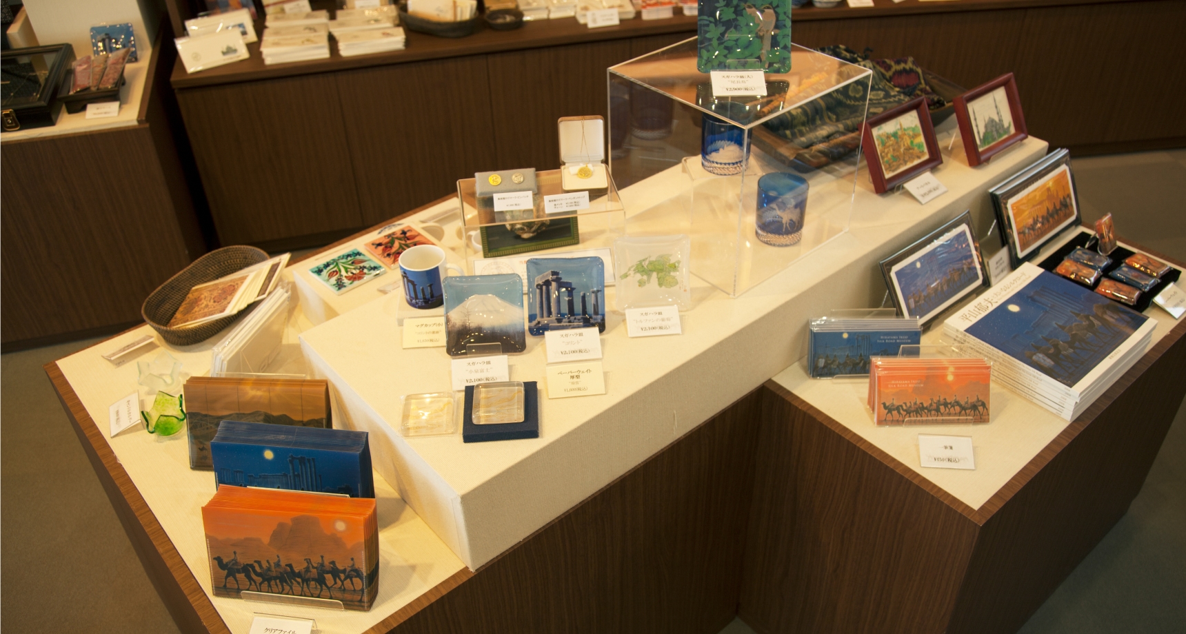 museum shop 2